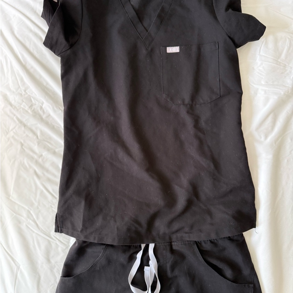 FIGS Black Scrub Set